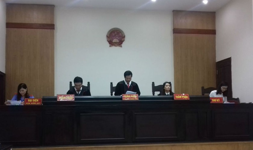 Phiên tòa phúc thẩm xử vụ kiện của 7 nữ công nhân