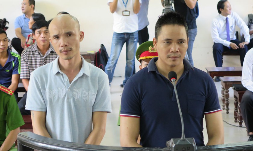 Bị cáo Phương và Thuận tại tòa