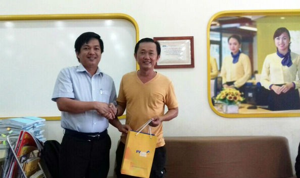 PVcomBank trao thưởng cho anh Dương Văn Bình