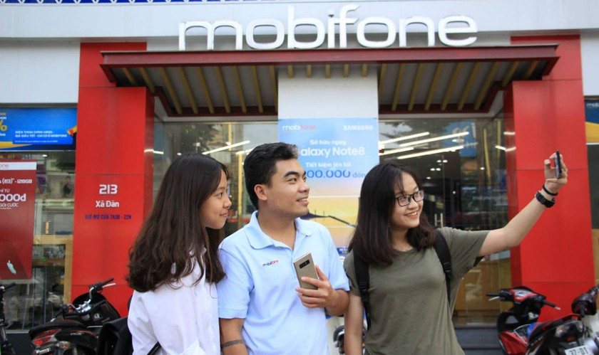 Galaxy Note 8 giá… hơn 7 triệu đã lên kệ tại cửa hàng MobiFone 