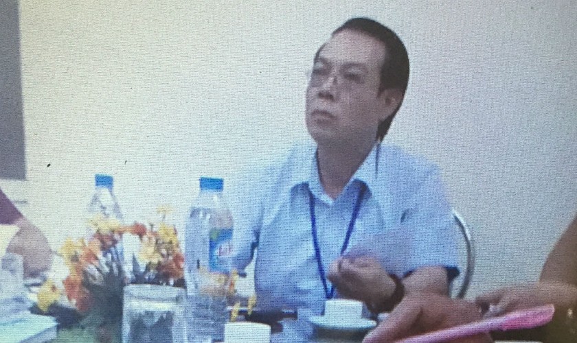 Ông Nguyễn Ngọc Thuần tại buổi đối thoại với các hộ dân nhưng không có kết quả  (ảnh do người dân cung cấp)