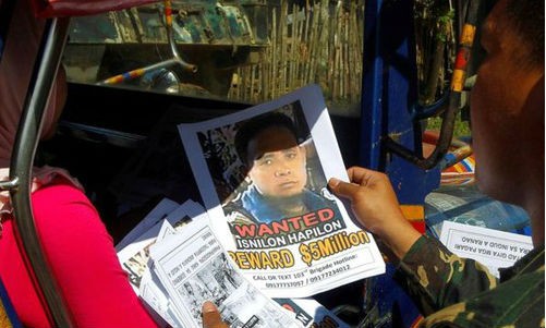 Philippines nhiều năm truy tìm trùm khủng bố Isnilon Hapilon. Ảnh: Reuters/BBC