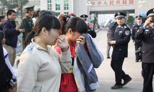 Giải cứu các cô gái Việt Nam bị lừa bán sang Trung Quốc.  Ảnh minh họa