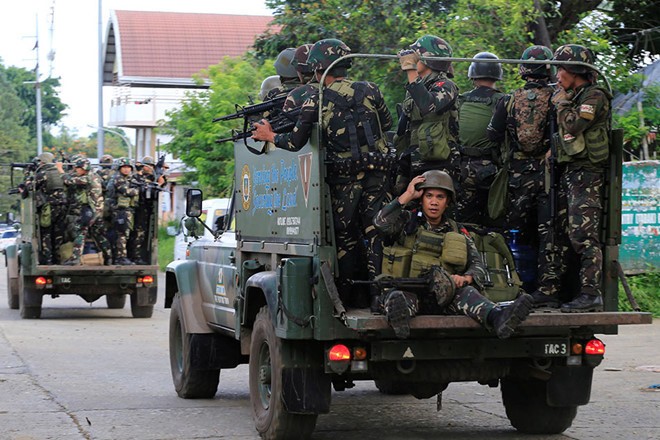 Lực lượng quân đội Philippines tại Marawi. Ảnh: Reuters/Zing