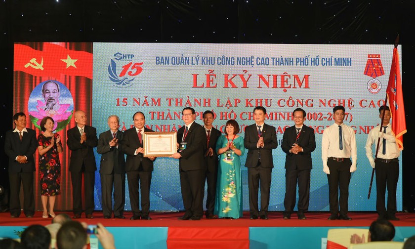 Thủ tướng trao Huân chương Lao động hạng Nhất cho Ban Quản lý Khu CNC TPHCM