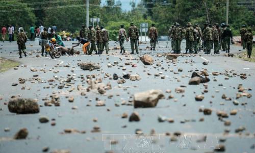 Cảnh sát được triển khai sau khi bùng phát bạo lực tại Kisumu ngày 26/10. Ảnh: AFP/TTXVN