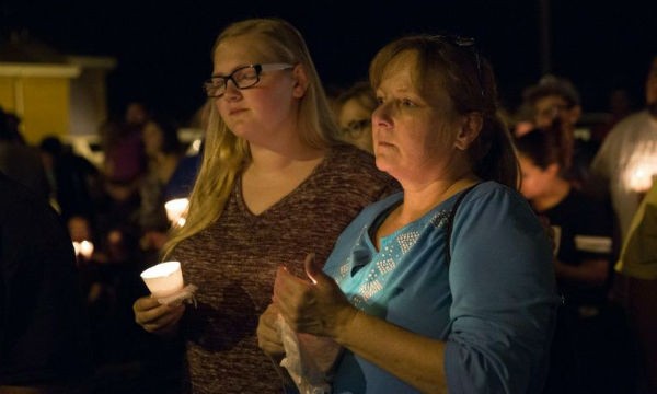 Người dân Mỹ tưởng niệm các nạn nhân vụ xả súng