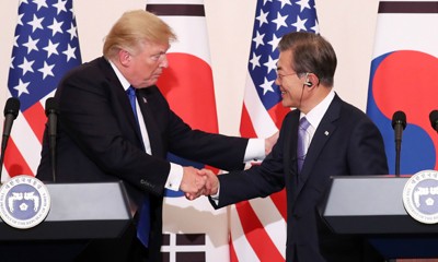 Tổng thống Mỹ và Hàn Quốc tại cuộc họp báo chung. Ảnh: Yonhap