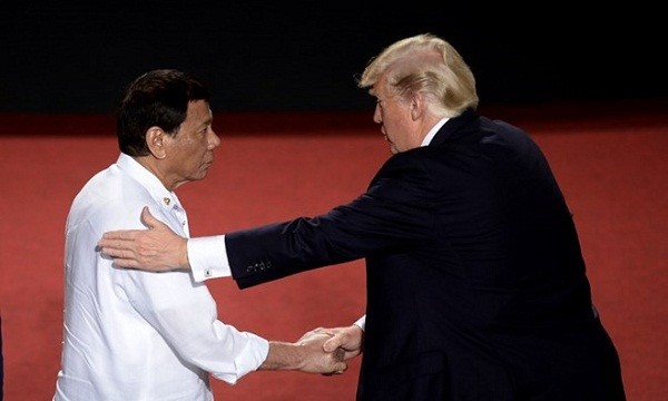 Tổng thống Mỹ Donald Trump và Tổng thống Philippines Rodrigo Duterte. (Nguồn: AFP)