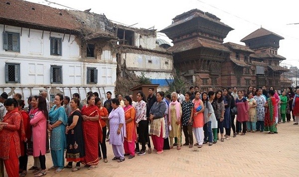 Người dân Nepal đi bỏ phiếu trong cuộc bầu cử địa phương hồi tháng Năm. (Nguồn: india.com/TTXVN)