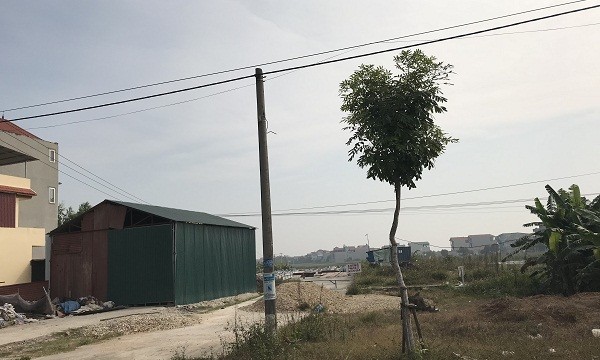 Ông Lê Văn Xuân dựng nhà tôn trái phép trên đất Dự án nhưng không bị xử lý