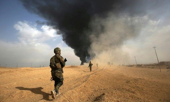 Quân đội Iraq chiến đấu chống IS ở thành phố Al-Qaim, gần Syria