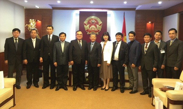 Đoàn công tác của Bộ Bưu chính Viễn thông Lào chụp ảnh lưu niệm với Bộ Thông tin và truyền thông và Tập đoàn VNPT