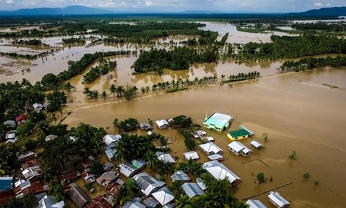 Lụt ở Kabacan, Bắc Cotabato, đảo Mindanao, hôm 23/12 do ảnh hưởng từ bão Tembin. Ảnh: AFP/VnE