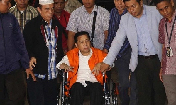 Chủ tịch Quốc hội Indonesia Setya Novanto khi bị bắt giữ với cáo buộc tham nhũng. Ảnh: AP
