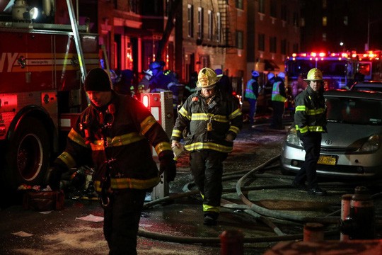 Hiện trường vụ cháy ở TP New York. Ảnh: Reuters