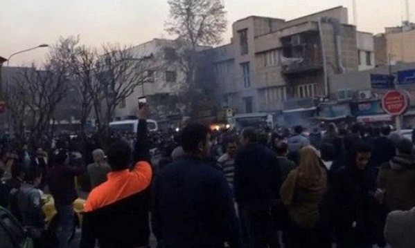 Đã có 200 người bị bắt giữ trong các cuộc biểu tình vào đêm 30/12 tại thủ đô của Iran