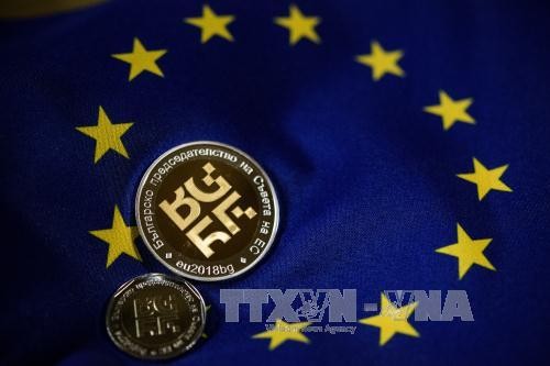 Đồng tiền kỷ niệm nhiệm kỳ Chủ tịch luân phiên EU của Bulgaria tại Sofia ngày 29/12. Ảnh: AFP/TTXVN