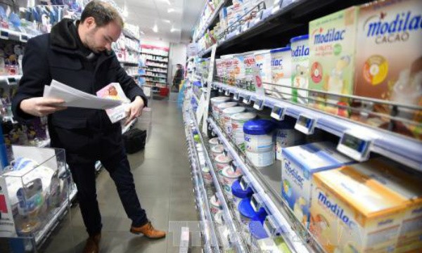 Ước tính, hàng chục triệu lon sữa hộp Lactalis được bán ra trên thị trường 66 quốc gia trên thế giới có thể đã nhiễm khuẩn salmonella
