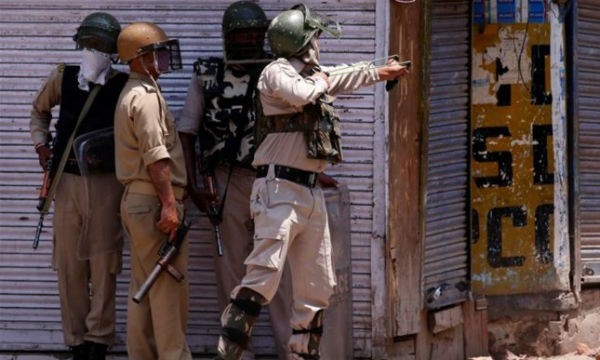 Bất chấp thỏa thuận ngừng bắn năm 2003, đụng độ giữa binh sĩ Ấn Độ và Pakistan ở khu vực Đường Ranh giới kiểm soát (LoC) vẫn tiếp diễn. Ảnh: Reuters/VOV