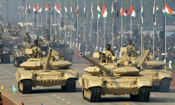 Lực lượng xe tăng Ấn Độ trong một cuộc diễu binh (Ảnh: Telegraph/Báo Dân trí)
