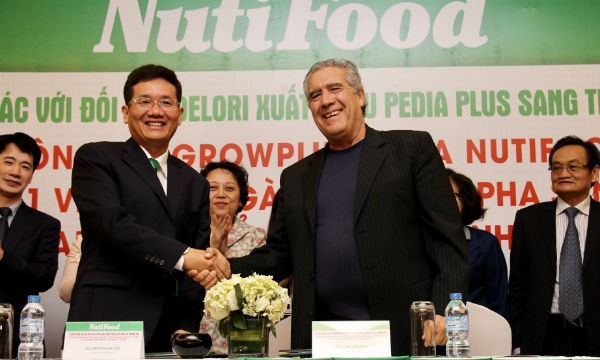 Ông Trần Thanh Hải – Chủ tịch HĐQT NutiFood và ông Jaime Brown – Chủ tịch Công ty Thực phẩm Delori tại Lễ ký kết hợp tác xuất khẩu sữa Pedia Plus sang Mỹ