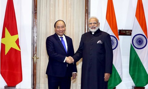 Thủ tướng Chính phủ Nguyễn Xuân Phúc và Thủ tướng Ấn Độ Narendra Modi