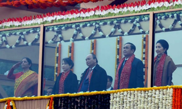 Thủ tướng Nguyễn Xuân Phúc và Phu nhân cùng các đại biểu tham dự lễ diễu hành mừng Ngày Cộng hòa của Ấn Độ. Ảnh: VGP