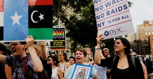 Người biểu tình phản đối chính sách tị nạn của Mỹ. Ảnh: AFP/VnExpress


