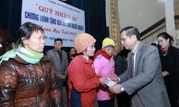 Đài PT-TH Hà Nội ra mắt “Quỹ nhân ái” và trao quà tết cho người nghèo 