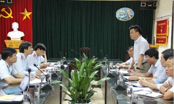 Ông Lê Kim Thành - Cục trưởng Cục QLXD&CLCTGT báo cáo về công tác tuyển dụng, sử dụng và quản lý công chức