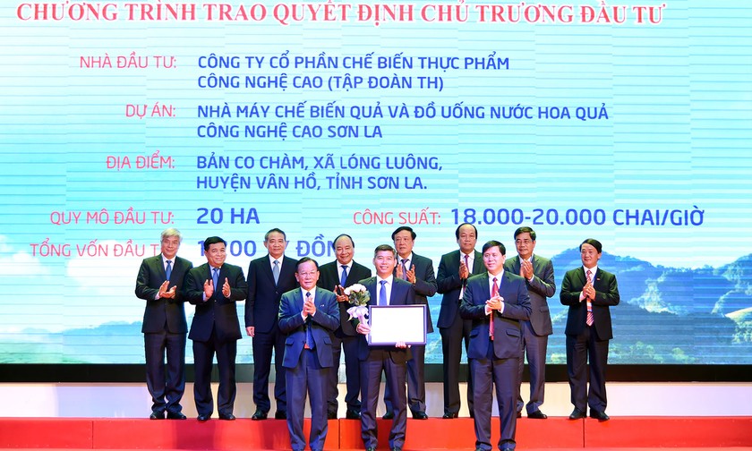Thủ tướng chứng kiến Lễ trao quyết định chủ trương đầu tư và cam kết đầu tư vào tỉnh Sơn La