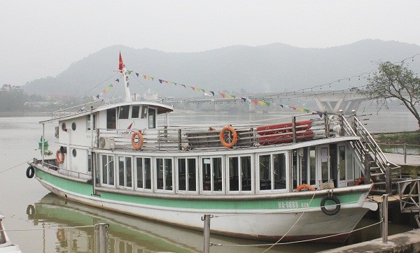 Con tàu bằng chất liệu Inox SU30 đầu tiên tại Việt Nam và trên thế giới trên dòng sông Lam