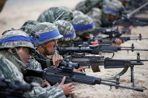 Lính thủy đánh bộ Hàn Quốc trong cuộc tập trận chung Đại bàng Non với Mỹ năm 2017. Ảnh: Reuters/VnExpress