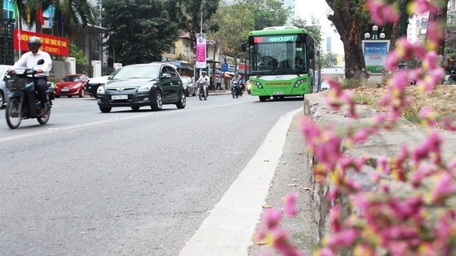 Tuyến buýt nhanh BRT01 có lộ trình Yên Nghĩa-Kim Mã ngày càng tăng về sản lượng hành khách. (Ảnh: Thi Uyên/Vietnam+)