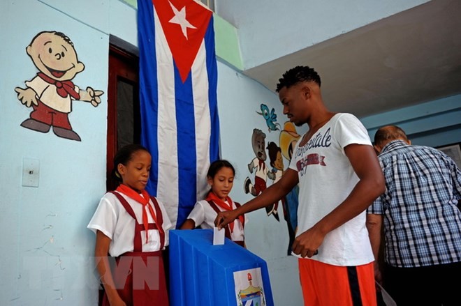 Cử tri Cuba bỏ phiếu tại điểm bầu cử địa phương và Quốc hội vòng 1 ở Havana ngày 26/11/2017. (Nguồn: AFP/TTXVN)
