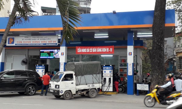 Sau một thời gian thực hiện “nhiệm vụ chính trị”, cây xăng trên đường Yên Phụ đã phải bán lại xăng A95