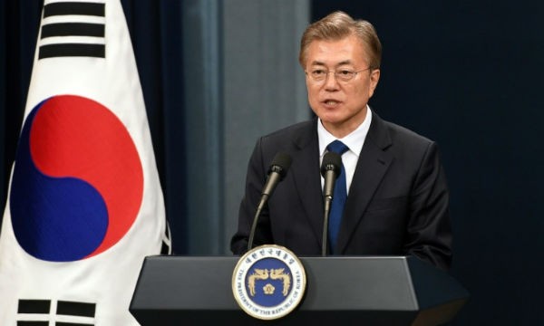 Nếu đề xuất của Chính phủ được thông qua, sửa đổi này không áp dụng ngay với đương kim Tổng thống Moon Jae-in