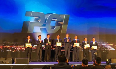 Trao kỷ niệm chương cho TOP 5 tỉnh, TP xuất sắc trong PCI 2017