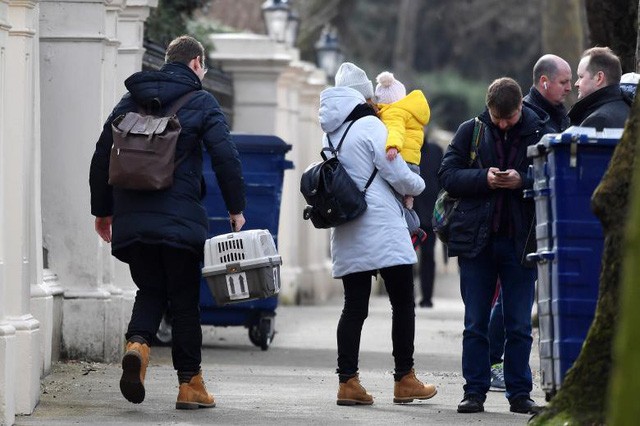 Các nhà ngoại giao Nga và người thân rời Anh hồi tuần trước theo lệnh trục xuất của nước này. (Ảnh: Reuters/Dân trí)