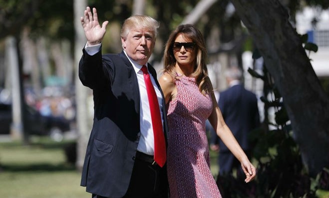 Tổng thống Trump và vợ chuẩn bị tham dự lễ Phục sinh tại bang Florida. Ảnh: AP/Zing