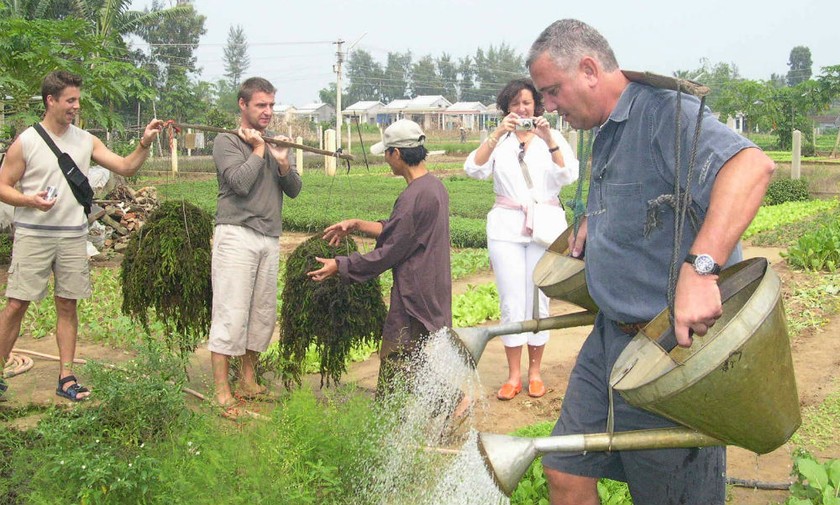 Du khách nước ngoài rất thích thú với loại hình du lịch nông nghiệp ở Việt Nam