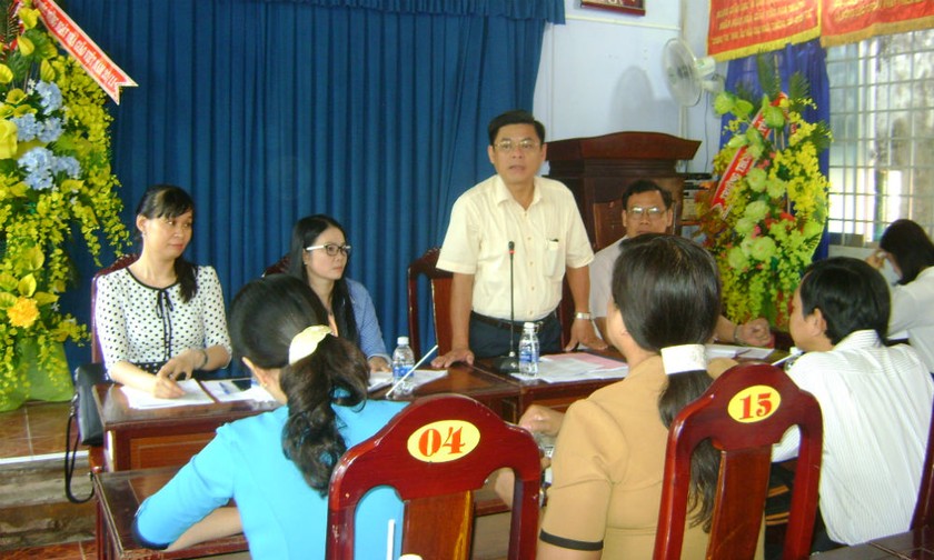 Lãnh đạo Sở Giáo dục và Đào tạo tỉnh Sóc Trăng làm việc với các giáo viên tại huyện Mỹ Xuyên