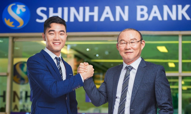 HLV Park Hang Seo và đội trưởng U23 Lương Xuân Trường trở thành Đại sứ Thương hiệu của Ngân hàng Shinhan