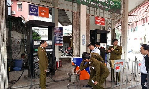 Cửa hàng xăng dầu của Công ty Mai Hoa tại bị lực lượng liên ngành kiểm tra