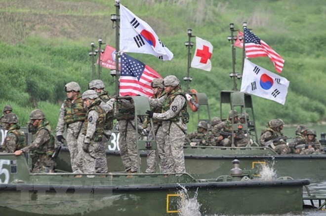 Lính thủy đánh bộ Mỹ và Hàn Quốc tham gia tập trận chung "Giải pháp then chốt" tại Goyang, Hàn Quốc ngày 15/3/2017. (Nguồn: AFP/TTXVN)