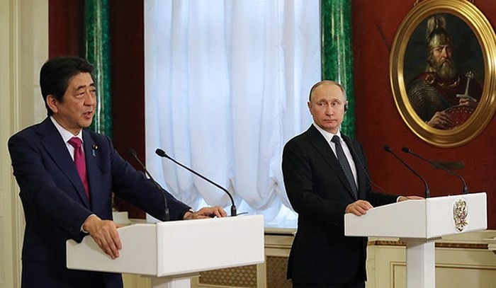 Hai nhà lãnh đạo Nga - Nhật Bản đang có những bước tiến mới nhằm thúc đẩy quan hệ song phương hai nước. Ảnh: TASS/CAND