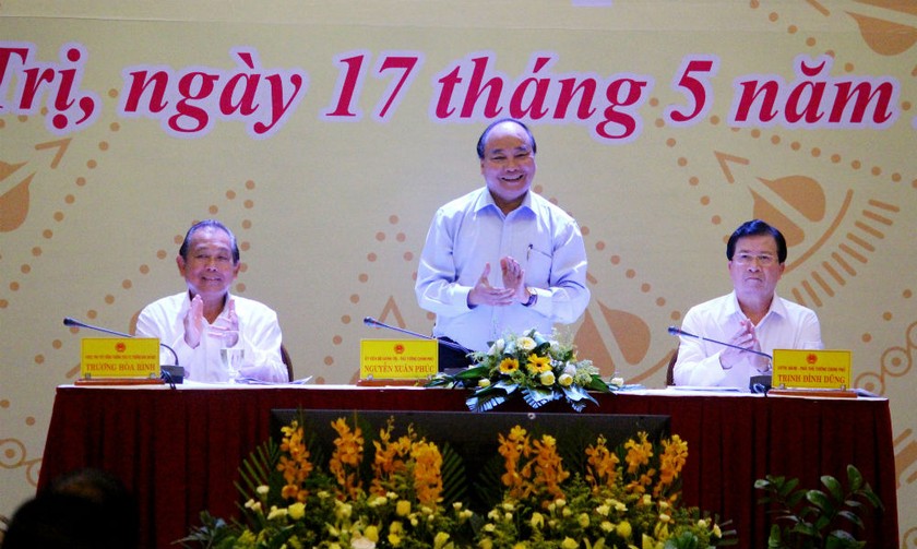 Thủ tướng Nguyễn Xuân Phúc cùng 2 Phó Thủ tướng Trương Hòa Bình và Trịnh Đình Dũng chủ trì Hội nghị