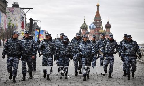 Cảnh sát Nga tuần tra tại Moskva ngày 1/5. Ảnh: AFP/TTXVN