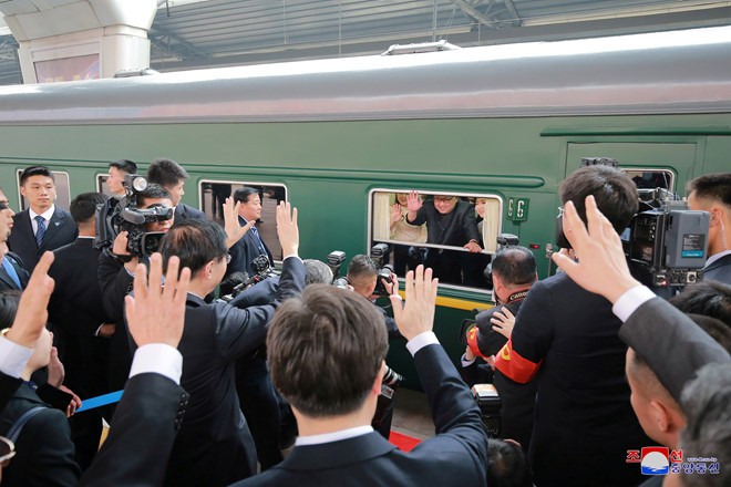 Ông Kim Jong Un đi tàu đến Bắc Kinh hồi cuối tháng 3. Ảnh: KCNA/Reuters/Zing